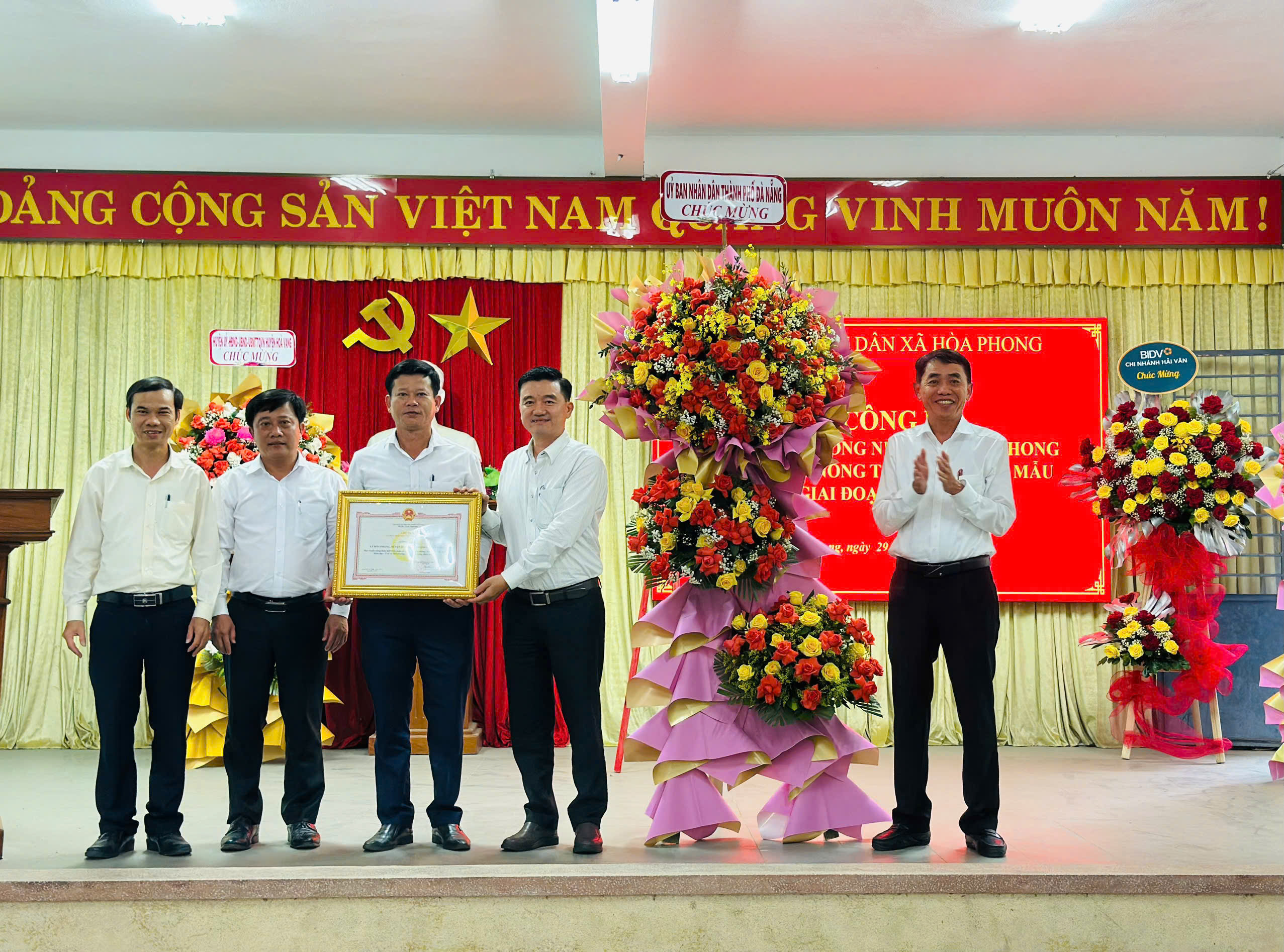 Hòa Phong: công bố quyết định công nhận Xã đạt chuẩn Nông thôn mới kiểu mẫu giai đoạn 2021–2025