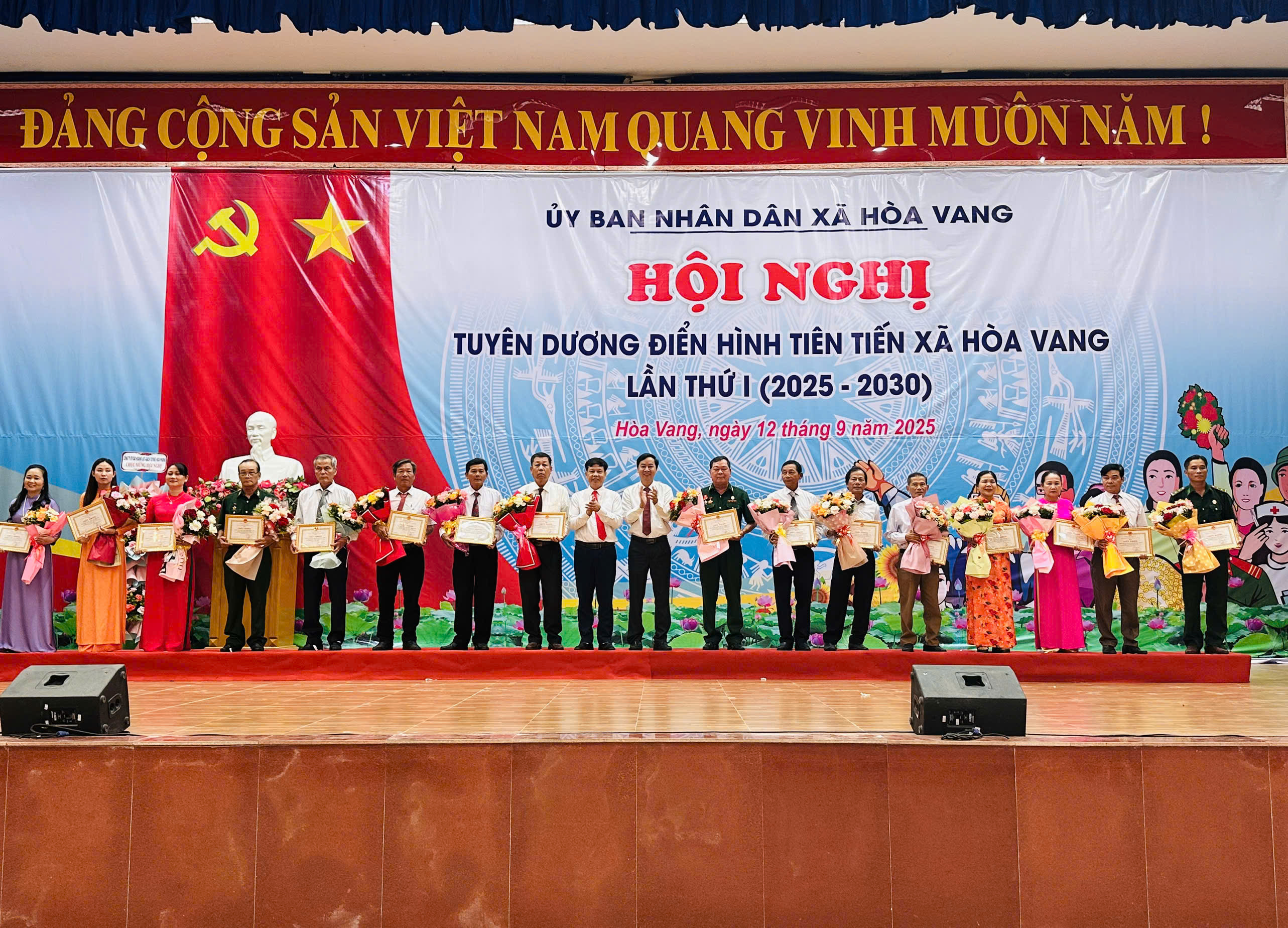 Hòa Vang: Tuyên dương khen thưởng 32 tập thể, 66 cá nhân gương điển hình tiên tiến