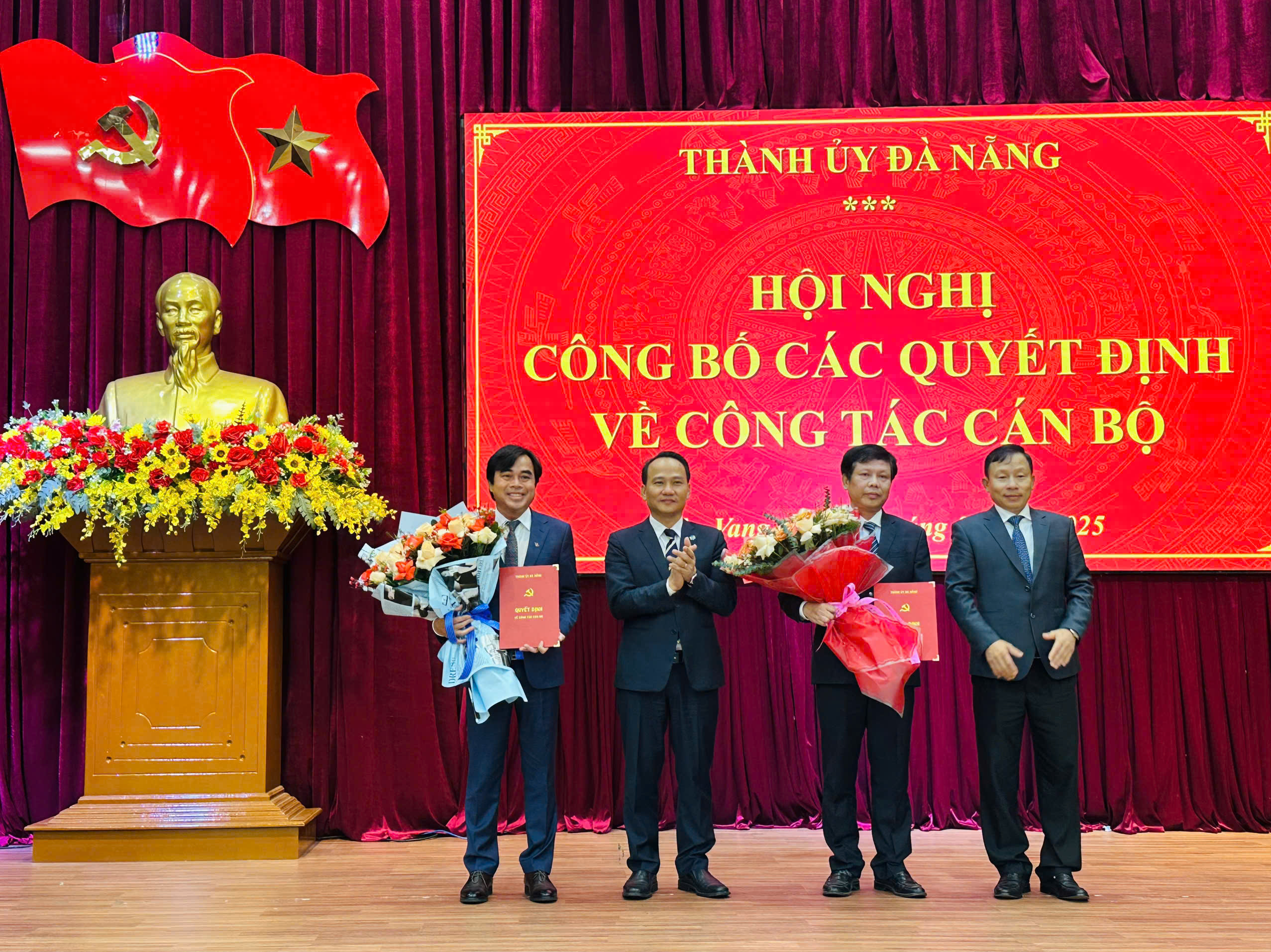 Thành ủy Đà Nẵng: Công bố quyết định về công tác cán bộ huyện Hòa Vang