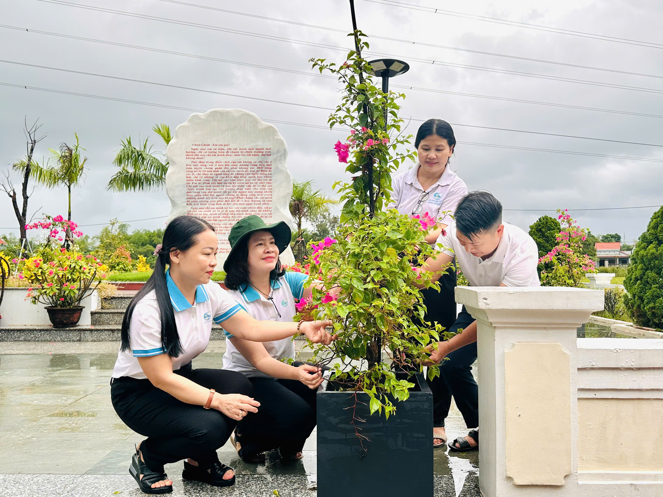 Hòa Vang: Ra mắt “Đoạn đường tự quản – Tuyến phố nở hoa” chào mừng 95 năm thành lập Hội LHPN Việt Nam