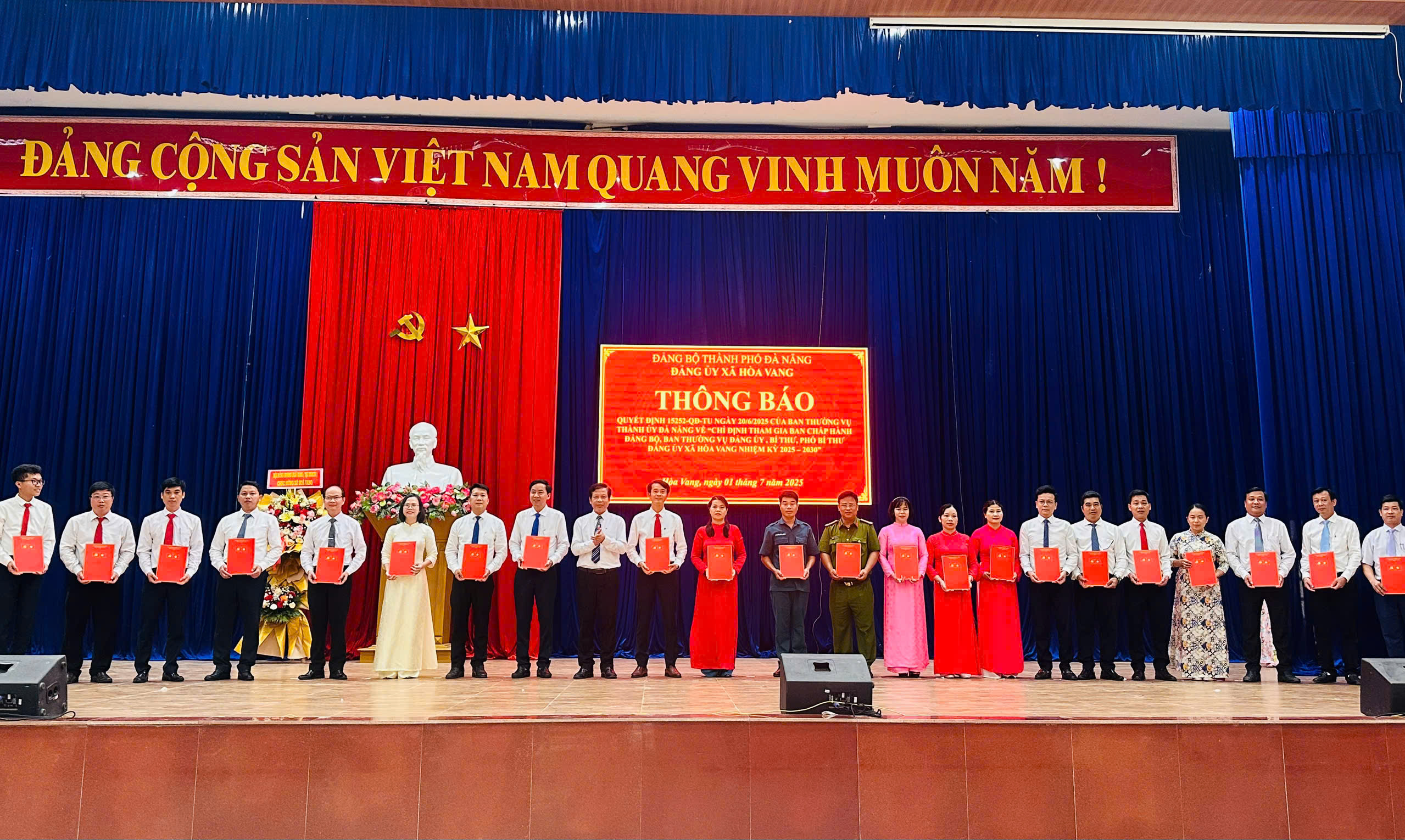 CÔNG TÁC CÁN BỘ - CHÌA KHÓA CỦA MÔ HÌNH CHÍNH QUYỀN ĐỊA PHƯƠNG 02 CẤP Ở HÒA VANG