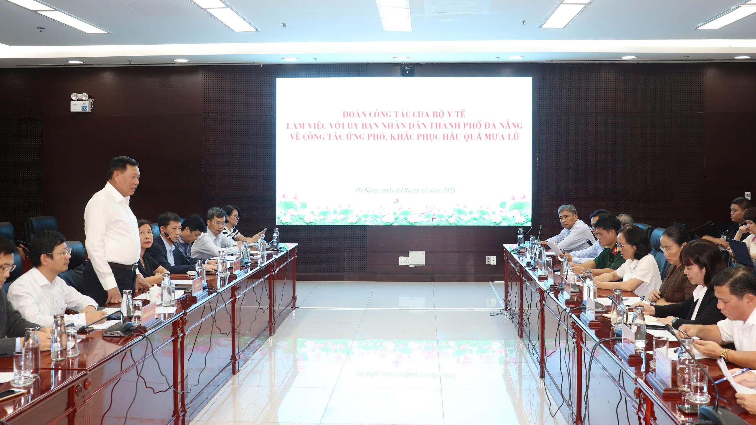 Đoàn công tác Bộ Y tế kiểm tra công tác xử lý môi trường, phòng chống dịch bệnh sau mưa, lũ tại Đà Nẵng