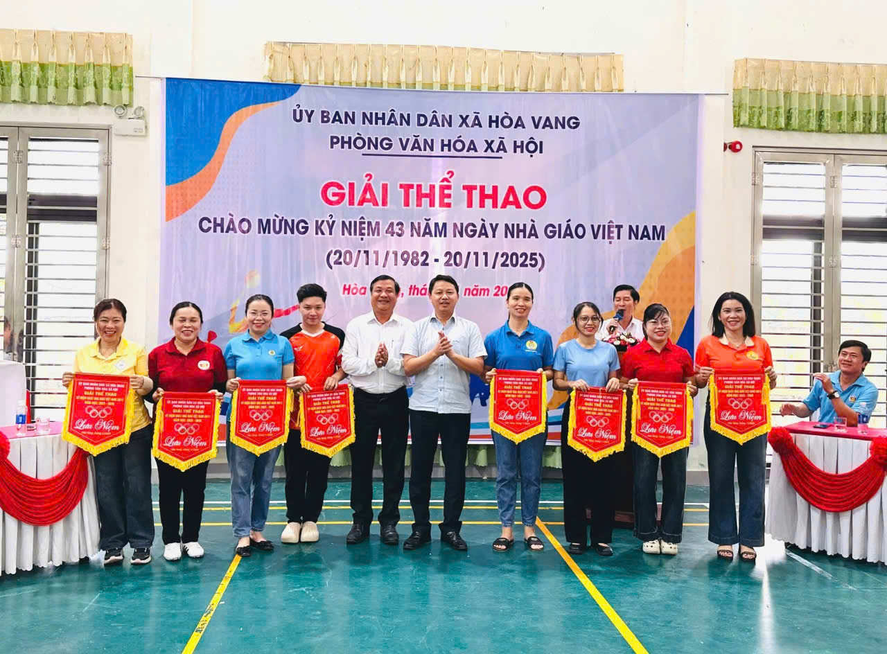 Xã Hòa Vang: Sôi nổi Giải Thể thao chào mừng kỷ niệm 43 năm Ngày Nhà giáo Việt Nam