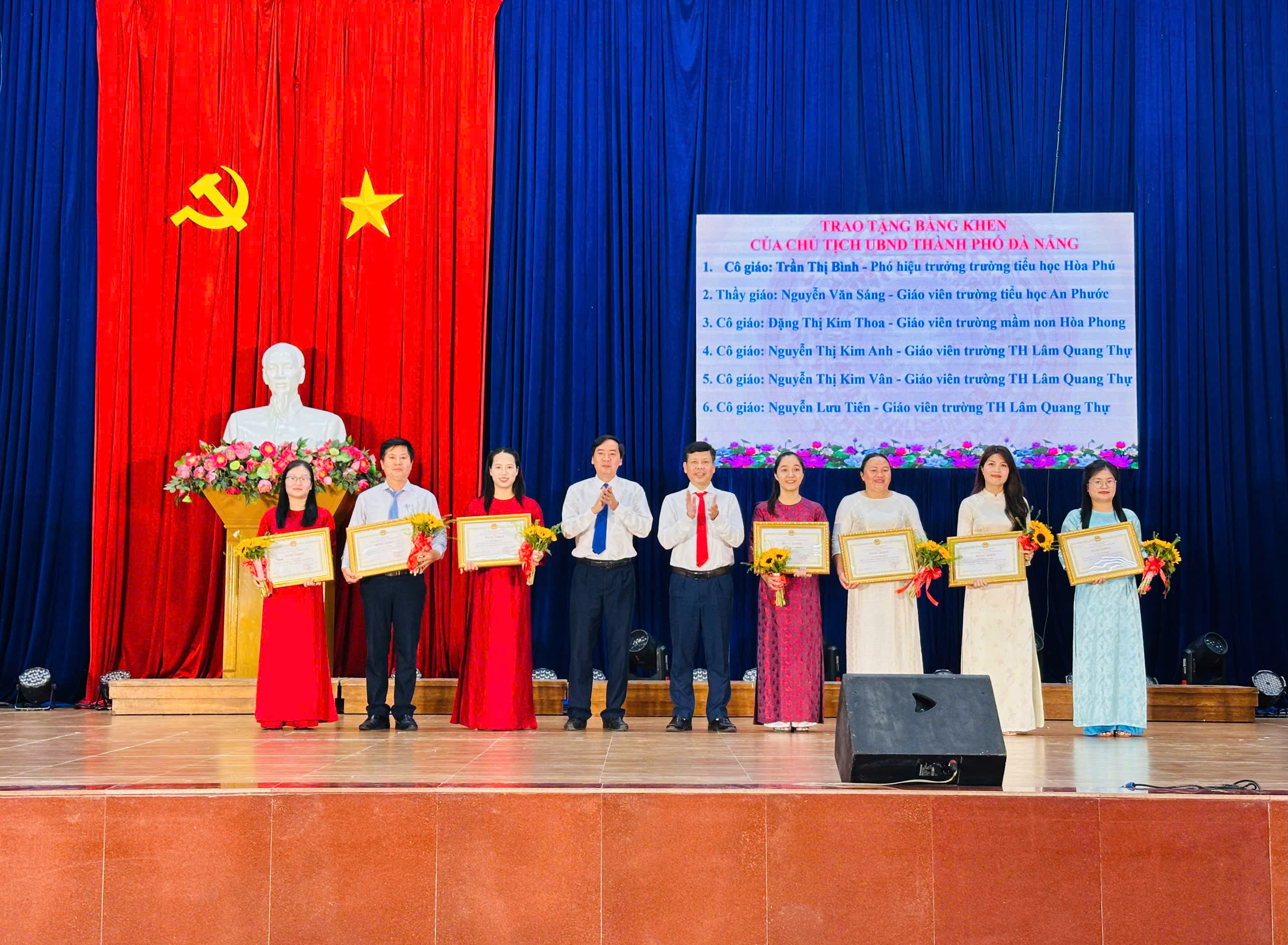 Xã Hòa Vang: Tuyên dương 16 nhà giáo và 2 tập thể xuất sắc nhân kỷ niệm 43 năm Ngày Nhà giáo Việt Nam