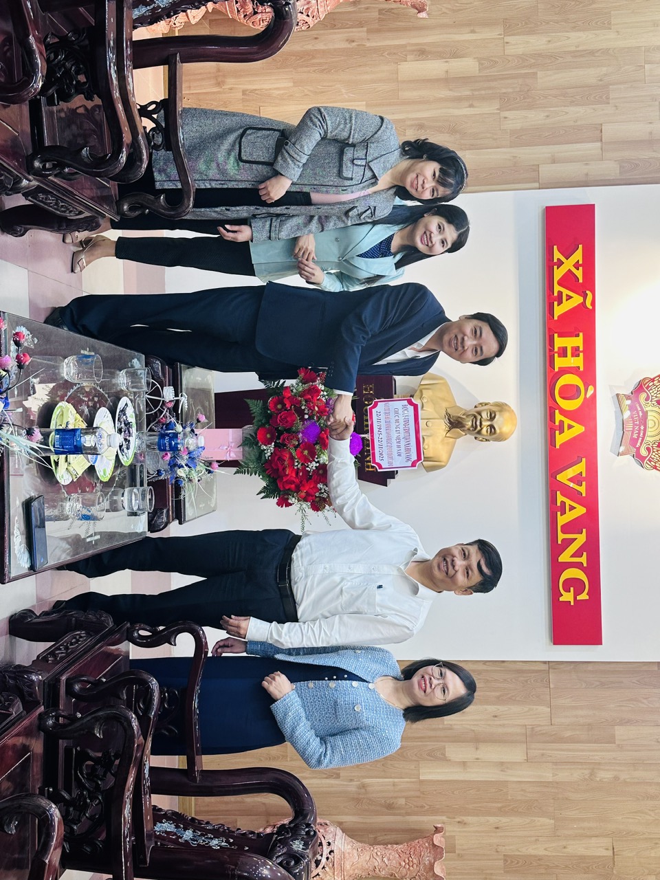 ĐẢNG ỦY, UBND, ỦY BAN MTTQ VIỆT NAM XÃ CHÚC MỪNG HĐND XÃ NHÂN KỶ NIỆM 80 NĂM NGÀY CHỦ TỊCH HỒ CHÍ MINH KÝ BAN HÀNH SẮC LỆNH SỐ 63/SL VỀ TỔ CHỨC HĐND (22/11/1945 – 22/11/2025)