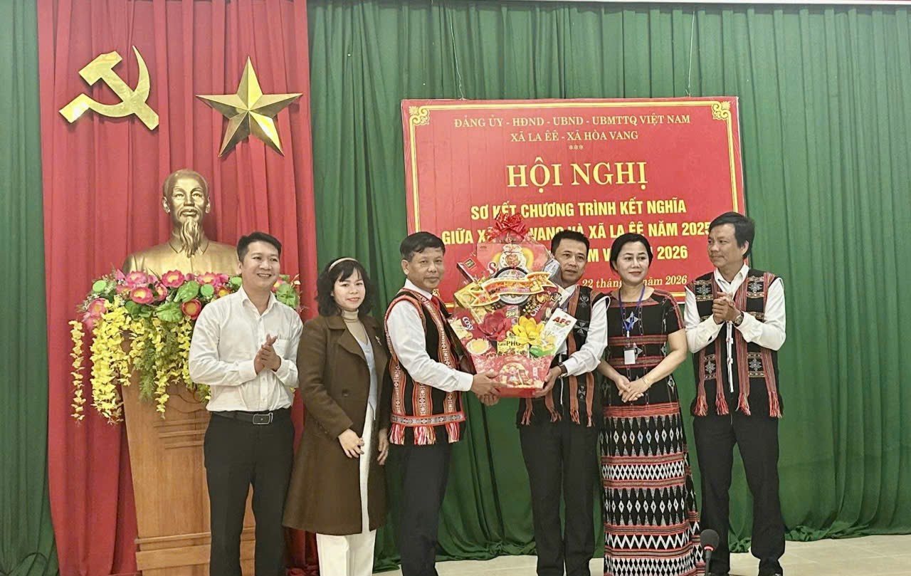 XÃ HÒA VANG - XÃ LA ÊÊ THẮM ĐƯỢM TÌNH KẾT NGHĨA