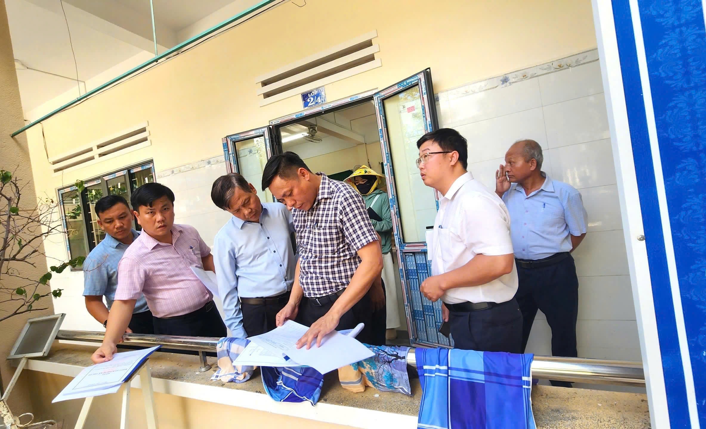 THƯỜNG TRỰC HĐND XÃ HÒA VANG GIÁM SÁT TIẾN ĐỘ CÁC CÔNG TRÌNH ĐẦU TƯ CÔNG TRÊN ĐỊA BÀN XÃ