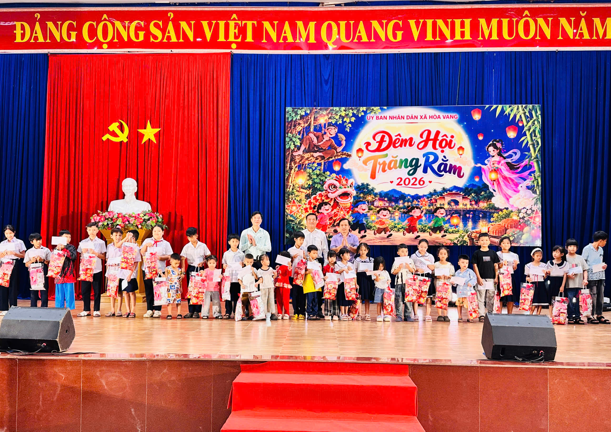 Hòa Vang: 370 phần quà Trung thu trao đến trẻ em có hoàn cảnh khó khăn
