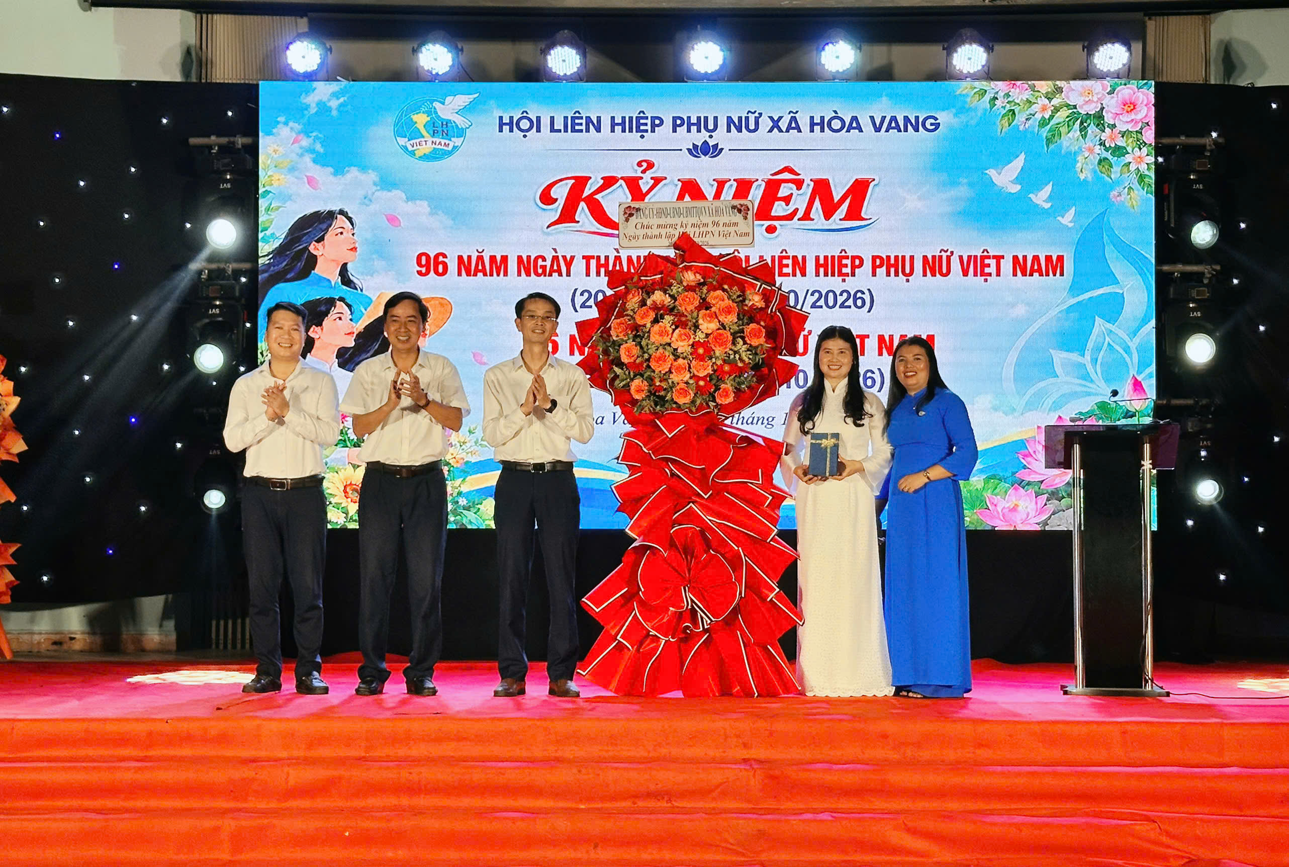 Hòa Vang: Rộn ràng sắc màu phụ nữ tại Phiên chợ Quê